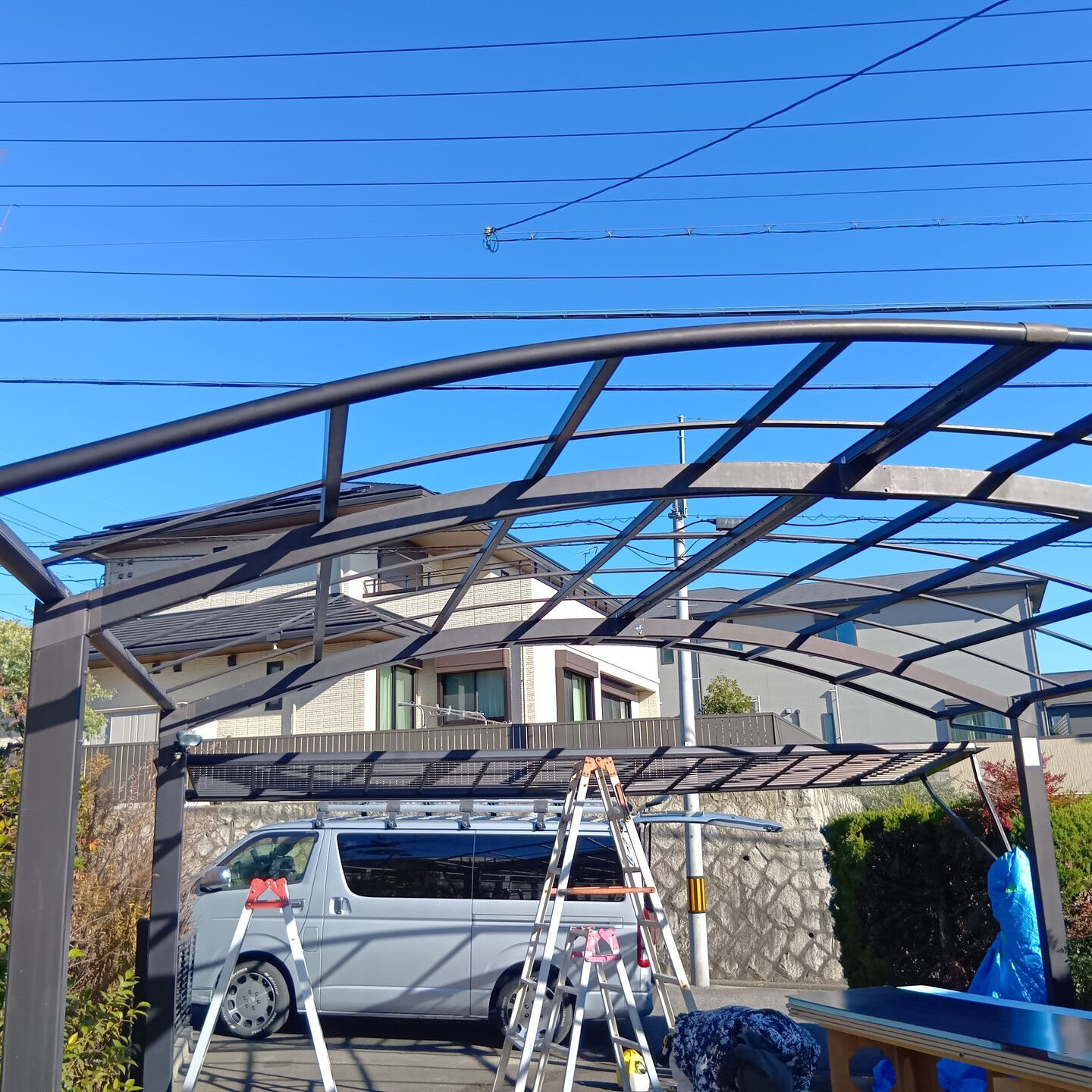 昨日、名古屋市の素敵なご家庭でカーポート屋根の張替え工事を行
